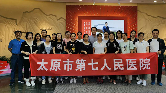 从党的奋斗历史中汲取力量 传承红色基因砥砺奋进前行——二人麻将指南网
党员职工参观