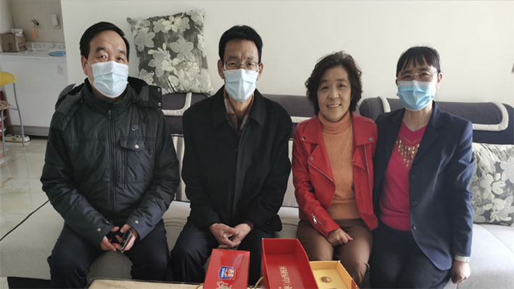 二人麻将指南网
慰问援鄂医务人员家属