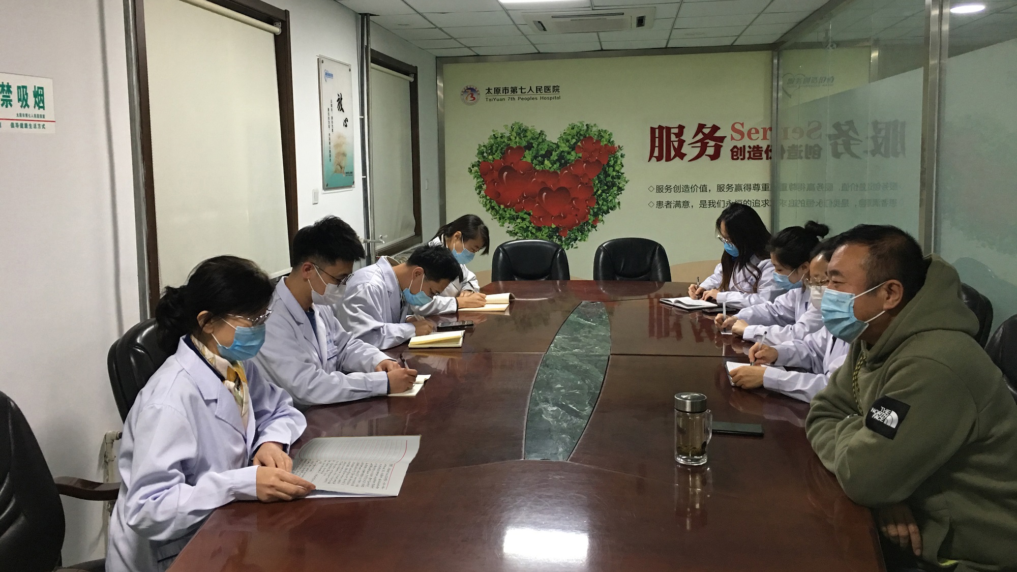 【科室动态】院办室贯彻落实二人麻将
紧急会议的精神和有关工作的部署要求