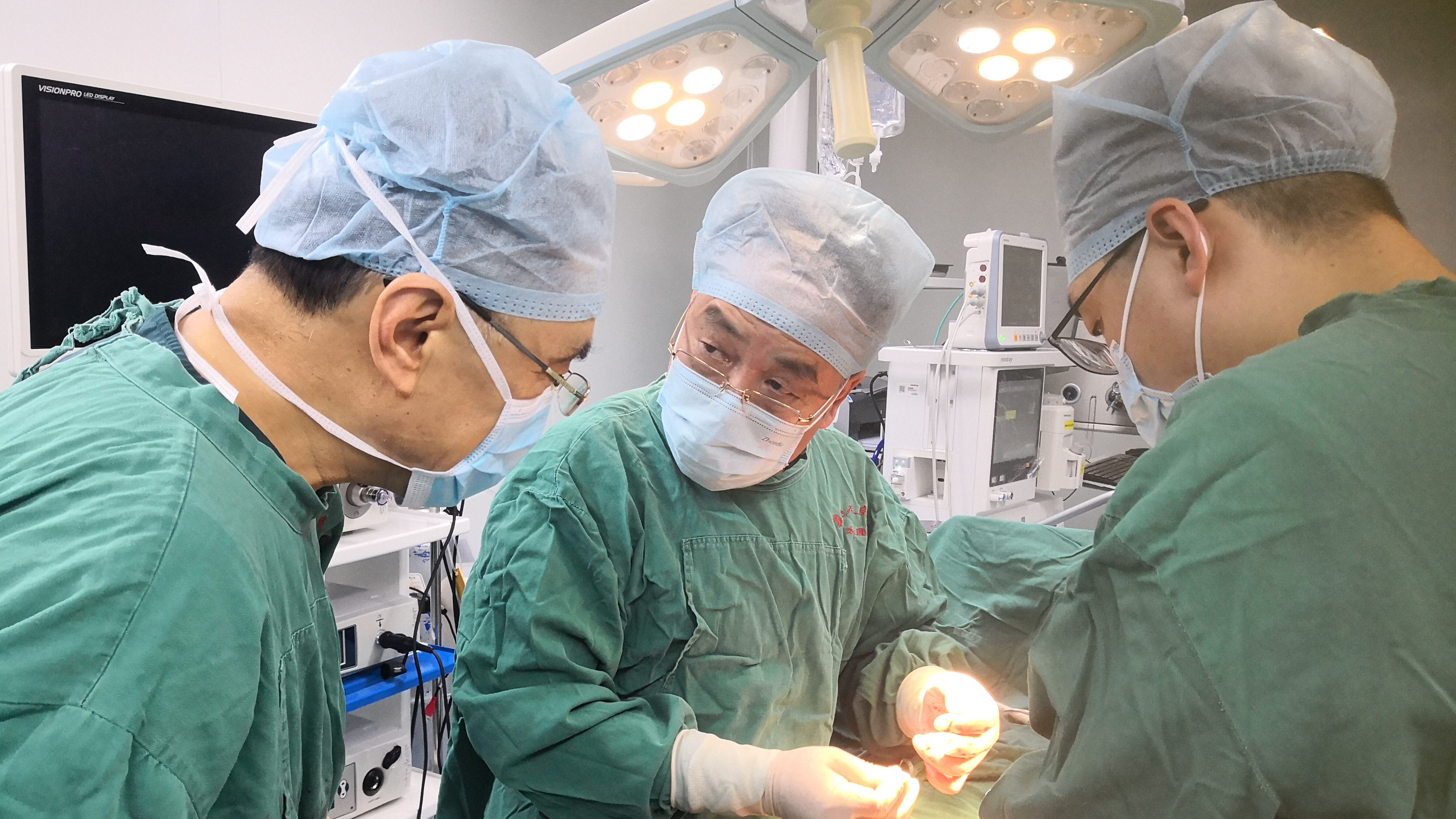 【二人麻将
新闻】多学科联合诊疗去除顽疾