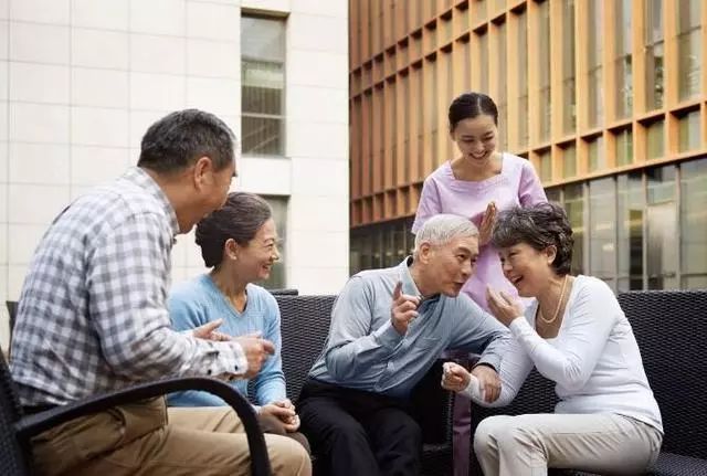 让更多年轻人进入养老服务业