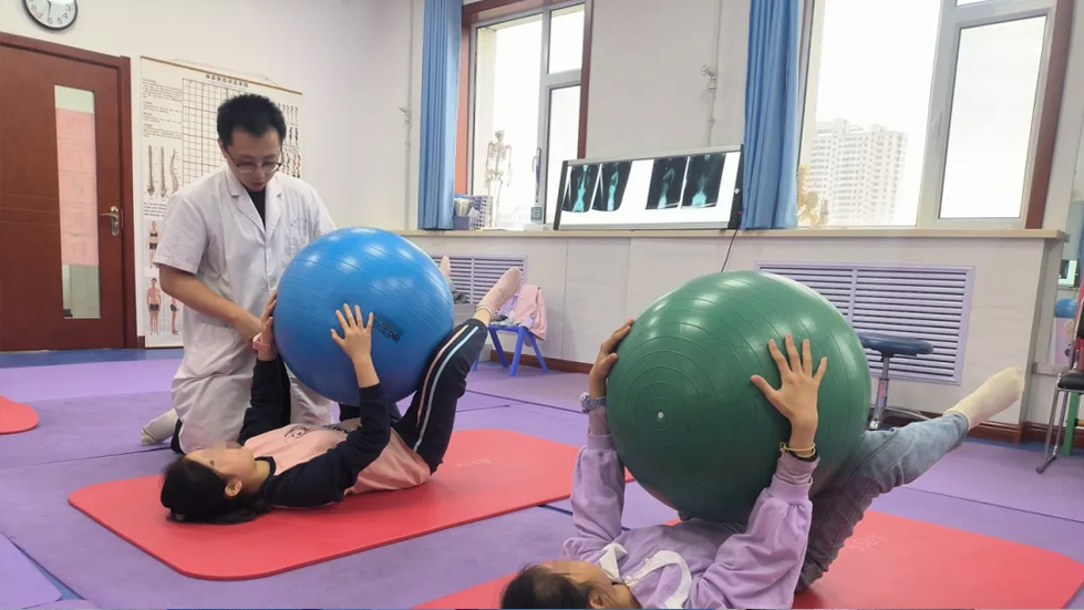 2025通用环球二人麻将指南网
脊柱健康夏令营集训活动来袭！不良体态及脊柱侧弯矫正