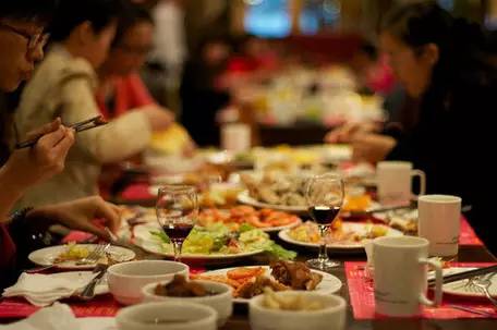 饭后运动会胃下垂？这个担心有点多余