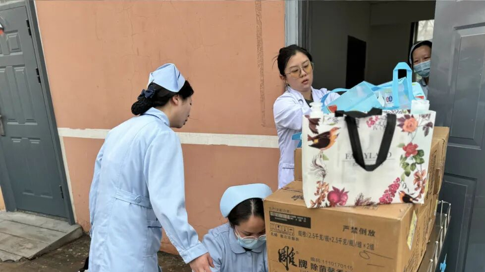 爱在三月天，情暖女职工——二人麻将指南网
为全体女职工发放妇女节福利