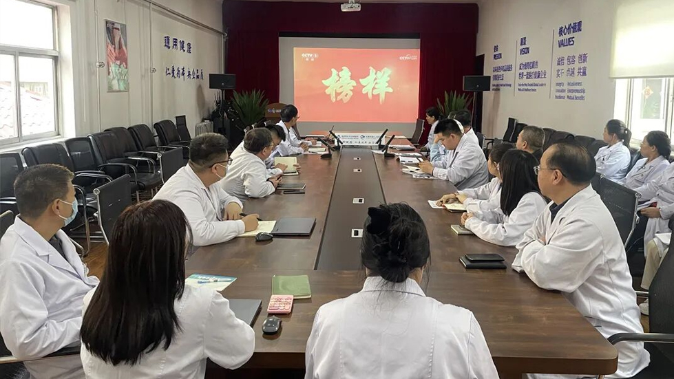 【二人麻将
动态】学习榜样力量，争做时代先锋 ——二人麻将指南网
党员大会
